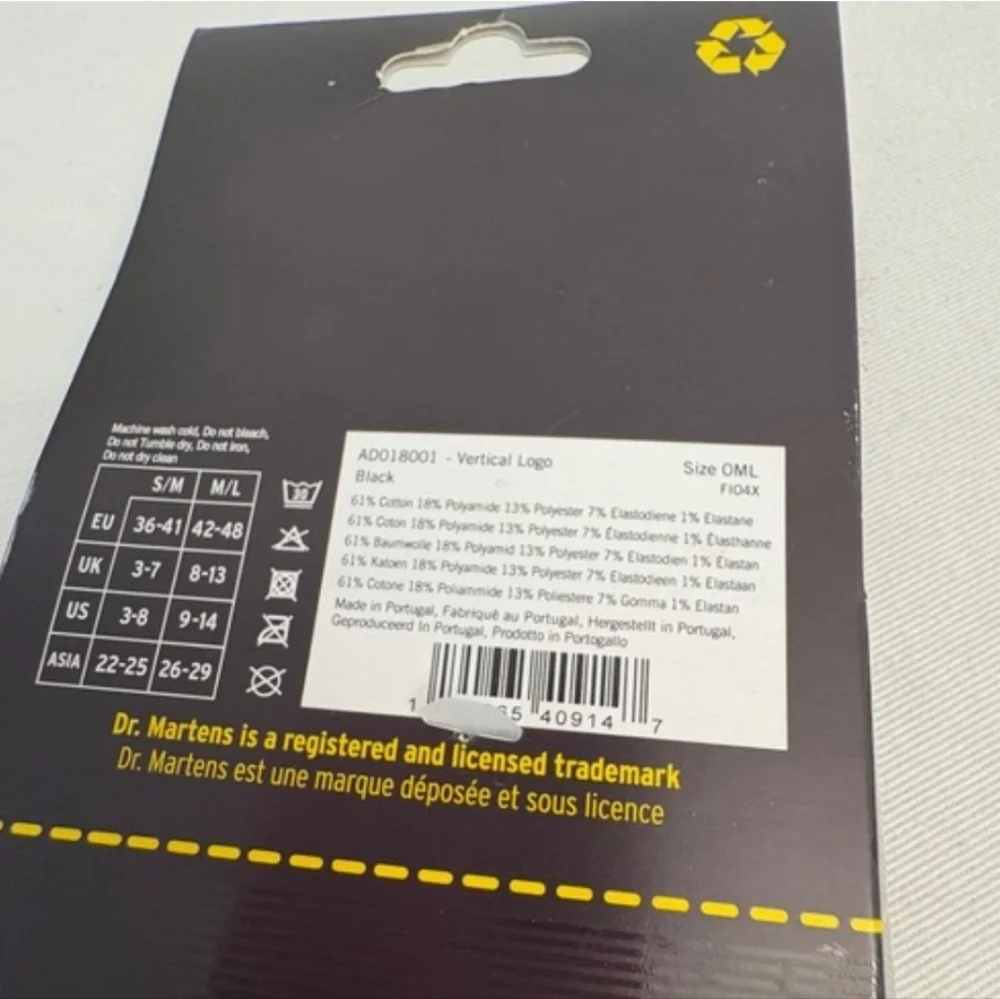 NWT Men's Dr. Martens Vertical Logo Black and Yellow Casual Socks - Picture 6 of 7